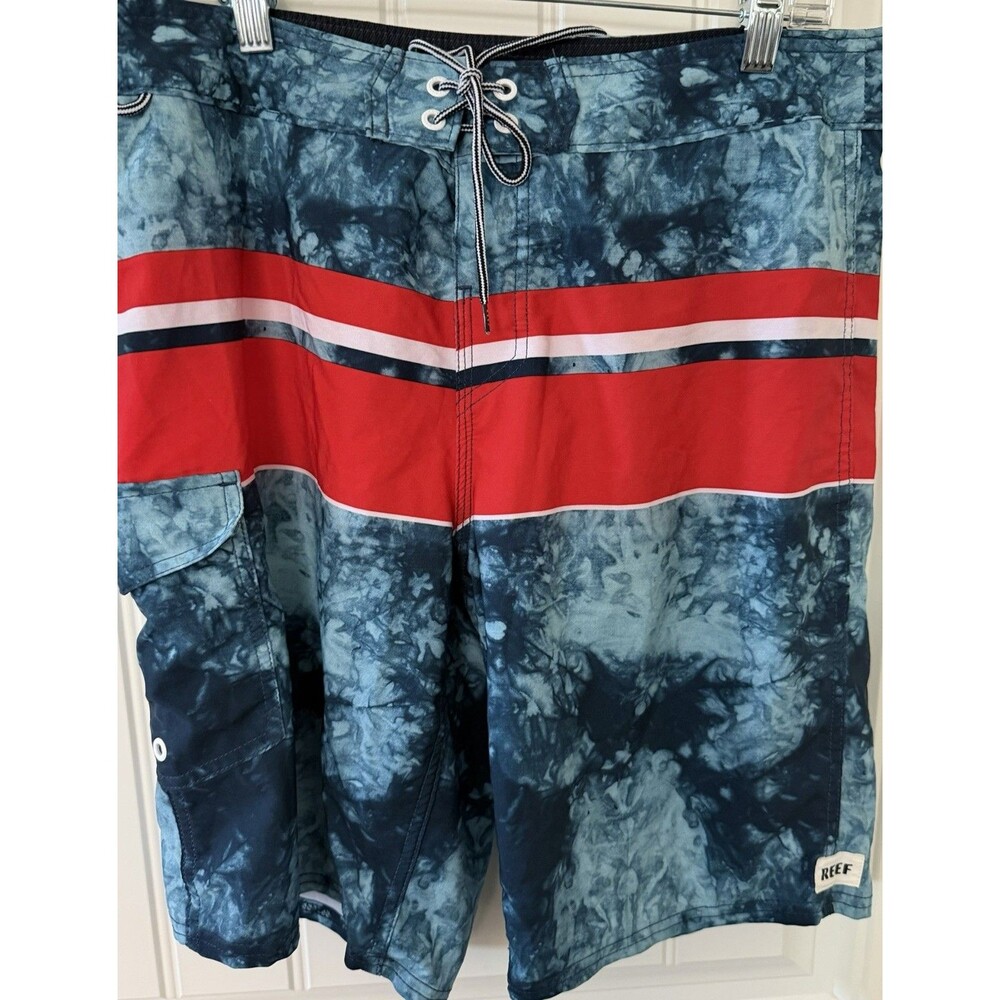 Men's Reef 32 Surf Swim Board Shorts Blue Tie Dye Red White Stripe Southern